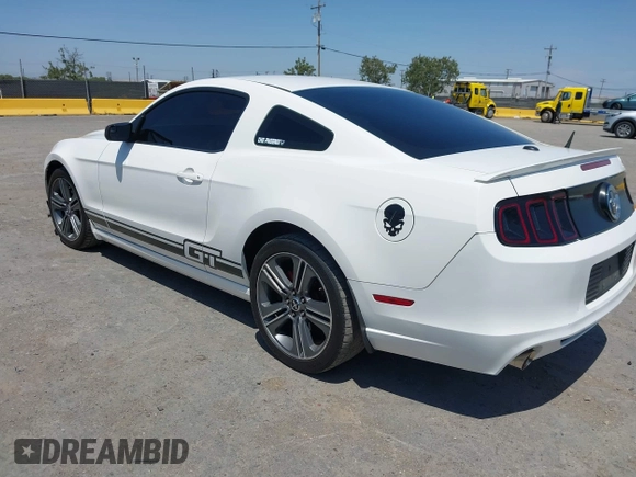 2013 Ford Mustang V6 z VIN 1ZVBP8AM4D5271864, wystawiony jako IAAI lot #42427887 z przebiegiem 149 530 mil mil oraz . Historia ofert i sprzedaży dostępna na DreamBid. Obrazek 3.