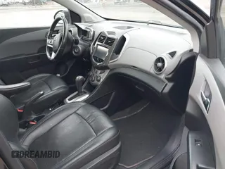 2016 Chevrolet Sonic LTZ z VIN 1G1JE6SB3G4149439, wystawiony jako IAAI lot #41648101 z przebiegiem 114 902 mil mil oraz . Historia ofert i sprzedaży dostępna na DreamBid. Obrazek 5.