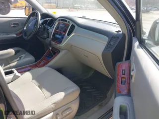 2006 Toyota Highlander Hybrid with VIN JTEEW21A660023732, listed as a IAAI auction lot 41916187 with 327,093 mi miles. Bid and sale history available at carsss.com. Image 5.