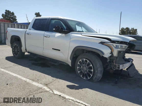 2022 Toyota Tundra Limited z VIN 5TFJA5DB9NX018019, wystawiony jako Copart lot #52607235 z przebiegiem 31 692 mil mil oraz Szkoda całkowita • Salvage title. Historia ofert i sprzedaży dostępna na DreamBid. Obrazek 4.