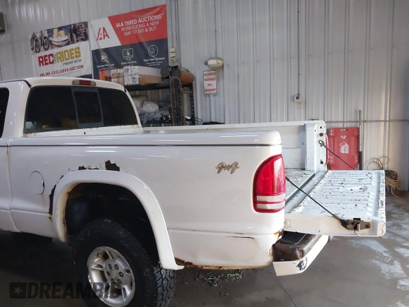 1998 Dodge Dakota SLT with VIN 1B7GG22Y1WS637629, listed as a IAAI auction lot 41781675 with 181,590 mi miles. Bid and sale history available at carsss.com. Image 19.