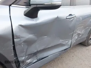 2024 Toyota Highlander LE z VIN 5TDKDRAH2RS542863, wystawiony jako IAAI lot #41466780 z przebiegiem 6 558 mil mil oraz . Historia ofert i sprzedaży dostępna na DreamBid. Obrazek 6.