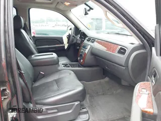 2007 Chevrolet Suburban LTZ with VIN 1GNFK16367J196596, listed as a IAAI auction lot 42392224 with 100,774 mi miles and . Bid and sale history available at DreamBid. Image 5.