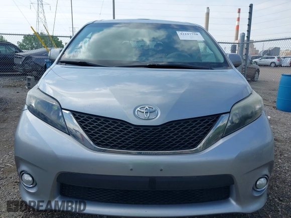 2011 Toyota Sienna SE with VIN 5TDXK3DC4BS152605, listed as a IAAI auction lot 42197758 with 202,829 mi miles and . Bid and sale history available at DreamBid. Image 12.