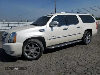 2013 Cadillac Escalade ESV Luxury с VIN 1GYS4HEF2DR264342, выставлен на аукционе Copart как лот 73198674 с пробегом 202 995 миль миль и Списание • Salvage title. История ставок и продаж доступна на DreamBid. Изображение 1.