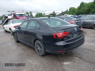 2016 Volkswagen Jetta Sport z VIN 3VWD17AJ5GM244200, wystawiony jako IAAI lot #42340056 z przebiegiem 111 012 mil mil oraz . Historia ofert i sprzedaży dostępna na DreamBid. Obrazek 3.