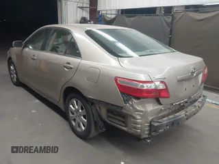 2007 Toyota Camry LE z VIN 4T1BK46K27U006559, wystawiony jako IAAI lot #42250629 z przebiegiem 175 389 mil mil oraz . Historia ofert i sprzedaży dostępna na DreamBid. Obrazek 3.