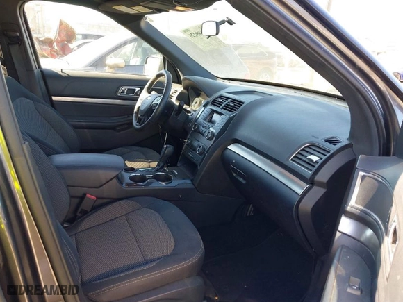 2019 Ford Explorer XLT with VIN 1FM5K7D89KGA32556, listed as a IAAI auction lot 41699226 with 69,938 mi miles. Bid and sale history available at carsss.com. Image 5.