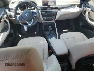 2022 BMW X1 xDrive28i z VIN WBXJG9C0XN5V40453, wystawiony jako Copart lot #56698705 z przebiegiem 31 091 mil mil oraz Szkoda całkowita • Salvage title. Historia ofert i sprzedaży dostępna na DreamBid. Obrazek 8.