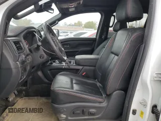 2023 Nissan Titan SV z VIN 1N6AA1ED7PN116504, wystawiony jako Copart lot #77986734 z przebiegiem 31 392 mil mil oraz Szkoda całkowita • Salvage title. Historia ofert i sprzedaży dostępna na DreamBid. Obrazek 7.
