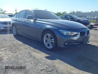 2016 BMW 3 Series 328i xDrive z VIN WBA8E3G51GNT78023, wystawiony jako IAAI lot #42291540 z przebiegiem 76 352 mil mil oraz . Historia ofert i sprzedaży dostępna na DreamBid. Obrazek 1.