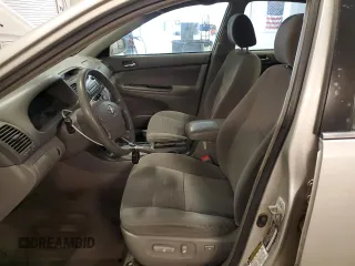 2005 Toyota Camry STD z VIN 4T1BE32K25U070332, wystawiony jako Copart lot #56934795 z przebiegiem 267 925 mil mil oraz Szkoda całkowita • Salvage title. Historia ofert i sprzedaży dostępna na DreamBid. Obrazek 7.
