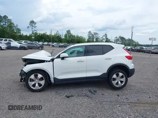 2019 Volvo XC40 Momentum z VIN YV4AC2HK7K2107905, wystawiony jako IAAI lot #40556146 z przebiegiem Nie podano mil oraz . Historia ofert i sprzedaży dostępna na DreamBid. Obrazek 13.