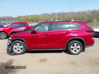 2022 Toyota Highlander LE with VIN 5TDBZRBH7NS569311, listed as a IAAI auction lot 42117066 with 18,579 mi miles and . Bid and sale history available at DreamBid. Image 14.