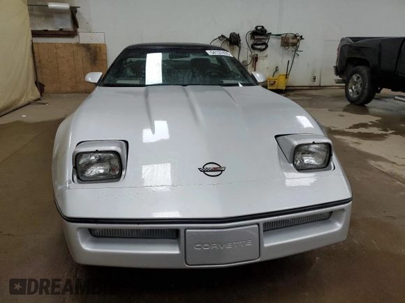 1986 Chevrolet Corvette z VIN 1G1YY0783G5107122, wystawiony jako Copart lot #54137435 z przebiegiem 154 656 mil mil oraz Czysty tytuł • Clean title. Historia ofert i sprzedaży dostępna na DreamBid. Obrazek 5.