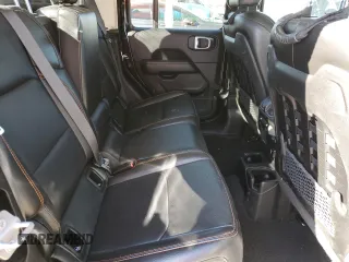 2020 Jeep Gladiator Mojave z VIN 1C6JJTEG1LL209606, wystawiony jako Copart lot #88265265 z przebiegiem 57 098 mil mil oraz Szkoda całkowita • Salvage title. Historia ofert i sprzedaży dostępna na DreamBid. Obrazek 11.