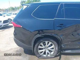 2024 Toyota Highlander XLE z VIN 5TDAAAB51RS058547, wystawiony jako IAAI lot #41967637 z przebiegiem 13 191 mil mil oraz . Historia ofert i sprzedaży dostępna na DreamBid. Obrazek 18.