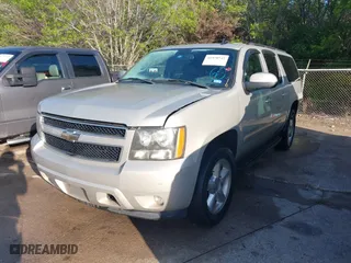 2008 Chevrolet Suburban LT w/3LT with VIN 3GNFC16058G131809, listed as a IAAI auction lot 41970742 with 208,767 mi miles. Bid and sale history available at carsss.com. Image 2.