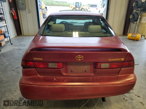 1997 Toyota Camry LE z VIN 4T1BG22K1VU033230, wystawiony jako Copart lot #52619265 z przebiegiem 301 543 mil mil oraz Szkoda całkowita • Salvage title. Historia ofert i sprzedaży dostępna na DreamBid. Obrazek 6.