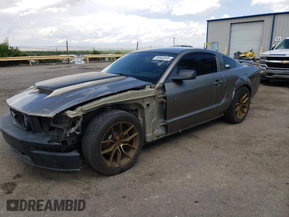 2005 Ford Mustang GT Deluxe z VIN 1ZVHT82H355259178, wystawiony jako Copart lot #55663555 z przebiegiem 194 211 mil mil oraz Szkoda całkowita • Salvage title. Historia ofert i sprzedaży dostępna na DreamBid. Obrazek 1.