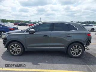 2017 Lincoln MKC Select z VIN 5LMCJ2C98HUL12189, wystawiony jako IAAI lot #42107839 z przebiegiem 158 179 mil mil oraz . Historia ofert i sprzedaży dostępna na DreamBid. Obrazek 15.