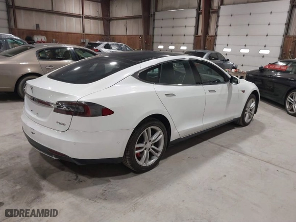 2016 Tesla Model S 90D with VIN 5YJSA1E44GF131208, listed as a IAAI auction lot 42060513 with 84,125 mi miles. Bid and sale history available at carsss.com. Image 4.