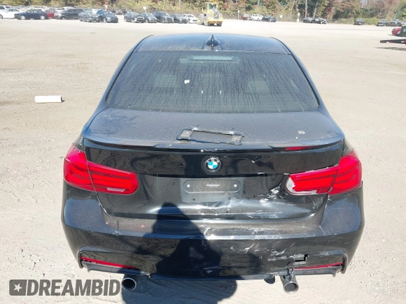 2018 BMW 3 Series 330i xDrive z VIN WBA8D9C5XJEM33068, wystawiony jako IAAI lot #40640558 z przebiegiem 53 556 mil mil oraz . Historia ofert i sprzedaży dostępna na DreamBid. Obrazek 16.