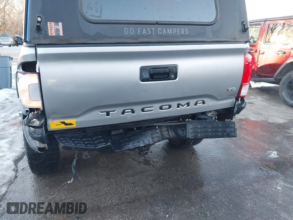 2017 Toyota Tacoma SR5 z VIN 3TMCZ5AN3HM045386, wystawiony jako IAAI lot #41330487 z przebiegiem 140 867 mil mil oraz . Historia ofert i sprzedaży dostępna na DreamBid. Obrazek 6.