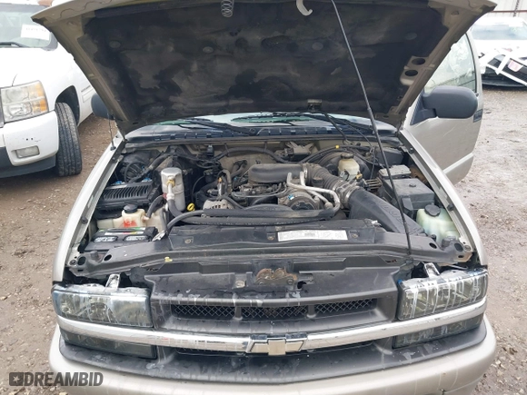 2000 Chevrolet S-10 LS with VIN 1GCCS14W2Y8168652, listed as a IAAI auction lot 41515733 with 263,672 mi miles. Bid and sale history available at carsss.com. Image 10.