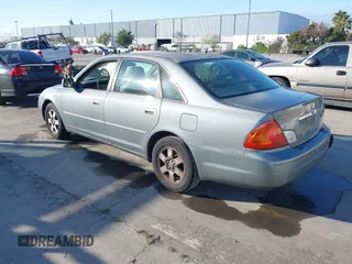2002 Toyota Avalon XL with VIN 4T1BF28B02U262066, listed as a IAAI auction lot 41896384 with 184,646 mi miles and . Bid and sale history available at DreamBid. Image 3.