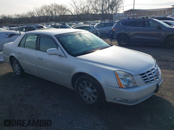 2008 Cadillac DTS 1SA z VIN 1G6KD57Y98U138410, wystawiony jako IAAI lot #41583252 z przebiegiem 121 705 mil mil oraz . Historia ofert i sprzedaży dostępna na DreamBid. Obrazek 1.