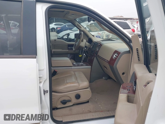 2006 Ford F-150 XLT с VIN 1FTPW12V16KD68289, выставлен на аукционе IAAI как лот 42210513 с пробегом 228 168 миль миль и . История ставок и продаж доступна на DreamBid. Изображение 5.