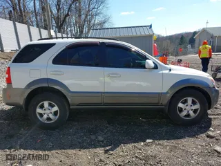 2008 Kia Sorento EX with VIN KNDJC736685800952, listed as a IAAI auction lot 41940679 with 134,403 mi miles. Bid and sale history available at carsss.com. Image 12.