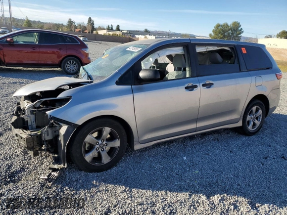2018 Toyota Sienna L with VIN 5TDZZ3DC1JS956802, listed as a Copart auction lot 42245995 with 53,383 mi miles and Salvage Title. Bid and sale history available at DreamBid. Image 1.