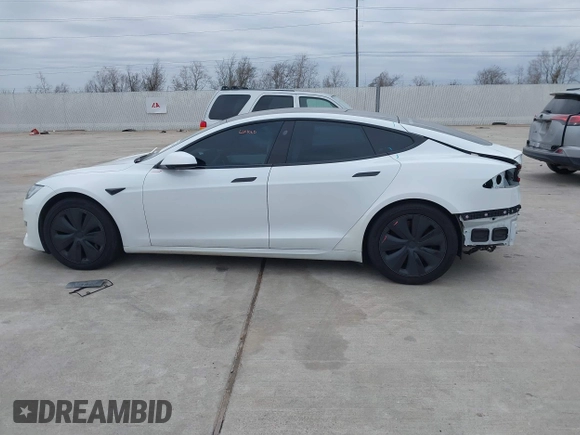 2021 Tesla Model S Plaid z VIN 5YJSA1E64MF452744, wystawiony jako IAAI lot #41375136 z przebiegiem Nie podano mil oraz . Historia ofert i sprzedaży dostępna na DreamBid. Obrazek 13.