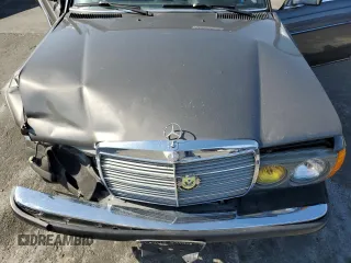 1984 Mercedes-Benz 300 D с VIN WDBAB33A1EA083118, выставлен на аукционе Copart как лот 56901585 с пробегом 157 356 миль миль и Списание • Salvage title. История ставок и продаж доступна на DreamBid. Изображение 11.