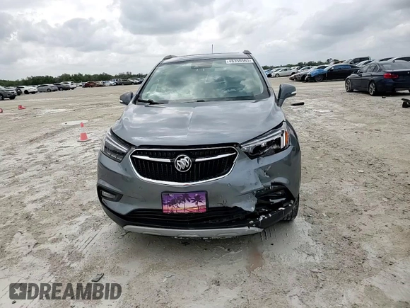 2020 Buick Encore Essence z VIN KL4CJGSB6LB047540, wystawiony jako Copart lot #48350565 z przebiegiem 40 156 mil mil oraz Nie do naprawy. Historia ofert i sprzedaży dostępna na DreamBid. Obrazek 12.
