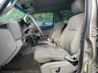 2006 Jeep Commander with VIN 1J8HG48KX6C131299, listed as a Copart auction lot 86686024 with 153,907 mi miles and Non Repairable. Bid and sale history available at carsss.com. Image 7.