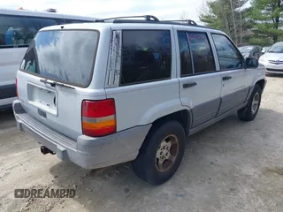 1996 Jeep Grand Cherokee Laredo with VIN 1J4EX58S1TC122268, listed as a IAAI auction lot 42005236 with 288,466 mi miles. Bid and sale history available at carsss.com. Image 4.