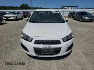 2016 Chevrolet Sonic LT z VIN 1G1JC5SH9G4134576, wystawiony jako Copart lot #58660555 z przebiegiem 127 067 mil mil oraz Czysty tytuł • Clean title. Historia ofert i sprzedaży dostępna na DreamBid. Obrazek 5.