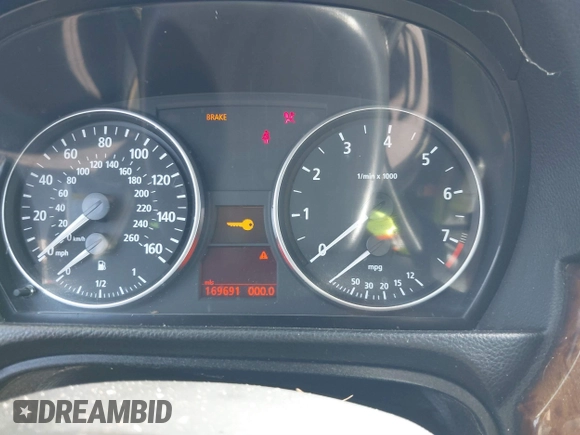 2006 BMW 3 Series 330xi with VIN WBAVD33566KV63437, listed as a IAAI auction lot 41378595 with 169,691 mi miles. Bid and sale history available at carsss.com. Image 7.