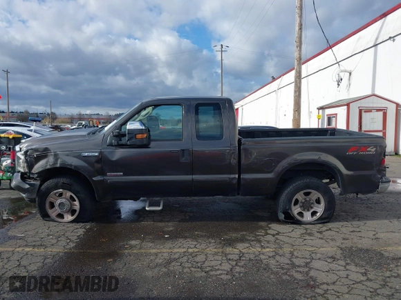 2006 Ford F-250 XL z VIN 1FTSX21PX6EA95609, wystawiony jako IAAI lot #40784632 z przebiegiem 248 193 mil mil oraz . Historia ofert i sprzedaży dostępna na DreamBid. Obrazek 14.