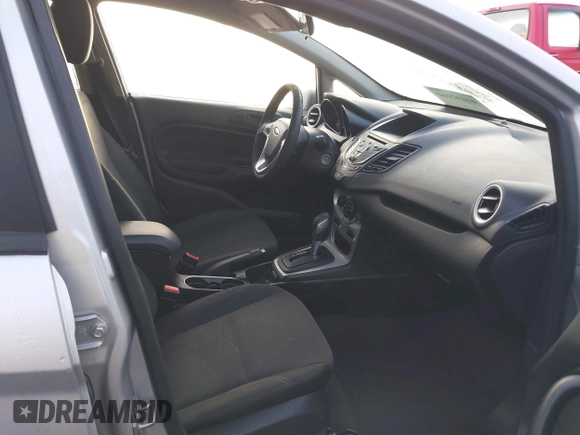 2019 Ford Fiesta SE z VIN 3FADP4EJ7KM147864, wystawiony jako IAAI lot #41692160 z przebiegiem 87 417 mil mil oraz . Historia ofert i sprzedaży dostępna na DreamBid. Obrazek 5.