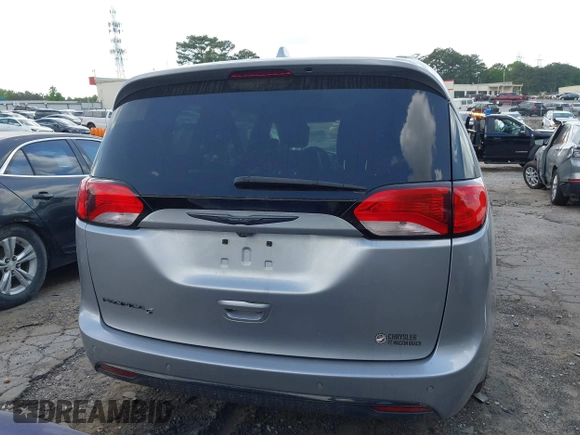 2018 Chrysler Pacifica Touring L with VIN 2C4RC1BG5JR165418, listed as a IAAI auction lot 42143241 with 157,768 mi miles and . Bid and sale history available at DreamBid. Image 15.