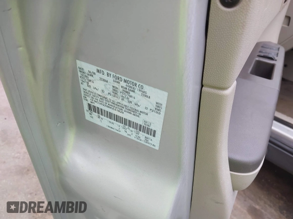 2008 Ford Escape XLS z VIN 1FMCU02Z68KE51829, wystawiony jako IAAI lot #42093869 z przebiegiem 205 151 mil mil oraz . Historia ofert i sprzedaży dostępna na DreamBid. Obrazek 9.