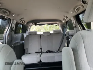 2020 Toyota Sienna LE Auto Access Seat с VIN 5TDKZ3DC4LS083406, выставлен на аукционе Copart как лот 59367425 с пробегом 28 420 миль миль и Списание • Salvage title. История ставок и продаж доступна на DreamBid. Изображение 10.