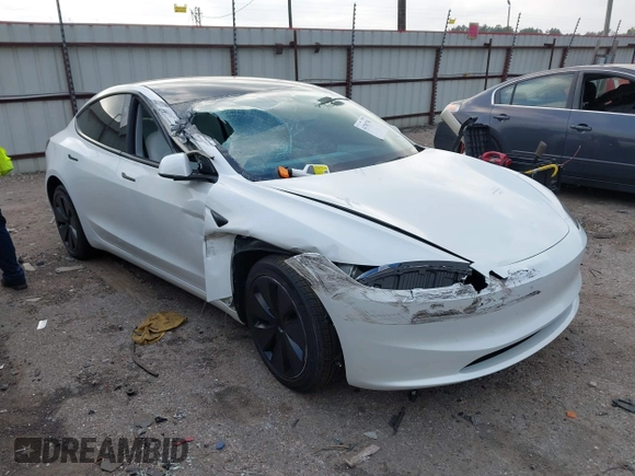 2024 Tesla Model 3 z VIN 5YJ3E1EA7RF866167, wystawiony jako IAAI lot #41785785 z przebiegiem 4 607 mil mil oraz . Historia ofert i sprzedaży dostępna na DreamBid. Obrazek 1.