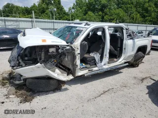 2018 GMC Sierra 2500HD Denali with VIN 1GT12SEY9JF231003, listed as a Copart auction lot 59562743 with 0 mi miles and Salvage Title. Bid and sale history available at carsss.com. Image 1.
