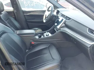 2024 Jeep Grand Cherokee Limited z VIN 1C4RJKBG3R8549670, wystawiony jako IAAI lot #42685618 z przebiegiem 41 868 mil mil oraz . Historia ofert i sprzedaży dostępna na DreamBid. Obrazek 5.