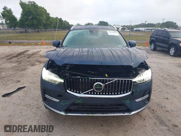2023 Volvo XC60 Plus Bright Theme with VIN YV4L12RN4P1375945, listed as a IAAI auction lot 41945980 with 27,609 mi miles. Bid and sale history available at carsss.com. Image 12.